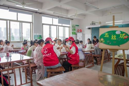 “香溢”捐書助夢 驛站傳遞愛心