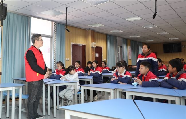 浙江龍港：潤物無聲伴成長 護苗入校話“法”言