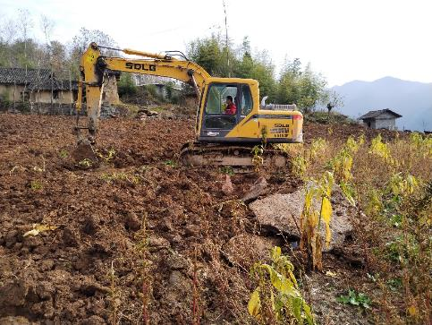 湖北興山：煙田深翻 助推煙葉高質量發展