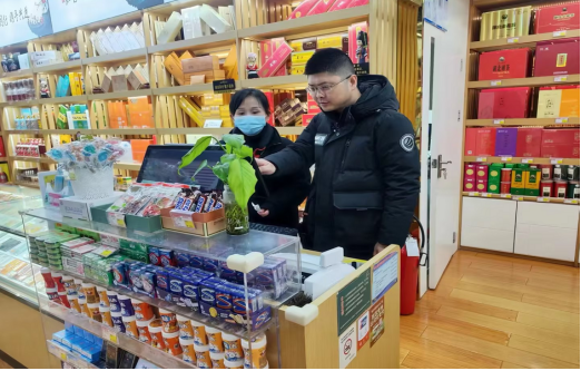 年味漸濃“精神爽” 市場服務“不打烊”