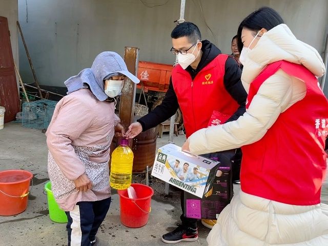 寒冬不“寒” 暖在心田