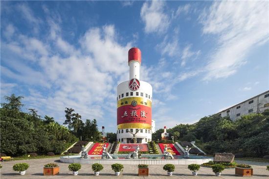 拉緊相知相親紐帶 五糧液與龍年春節一起走向世界