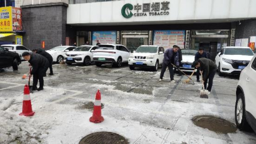 湖北浠水：戰凍雨護出行 深入前線除冰雪