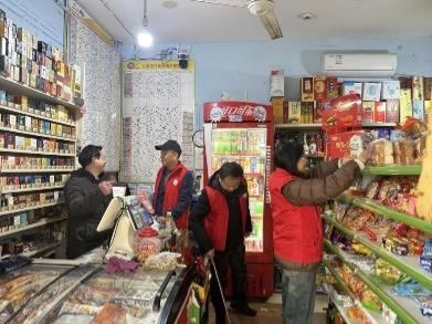 武昌區局中山管理所：傾情服務零售戶 志愿幫扶暖寒冬