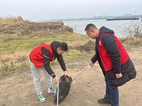 志愿服務我先行 雷鋒精神永相傳