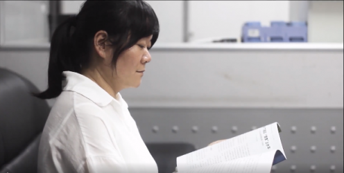 勵勵塵路 灼灼其華