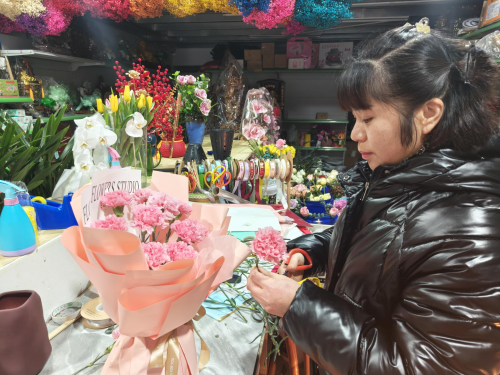 岳陽平江：她的小店，花香四溢