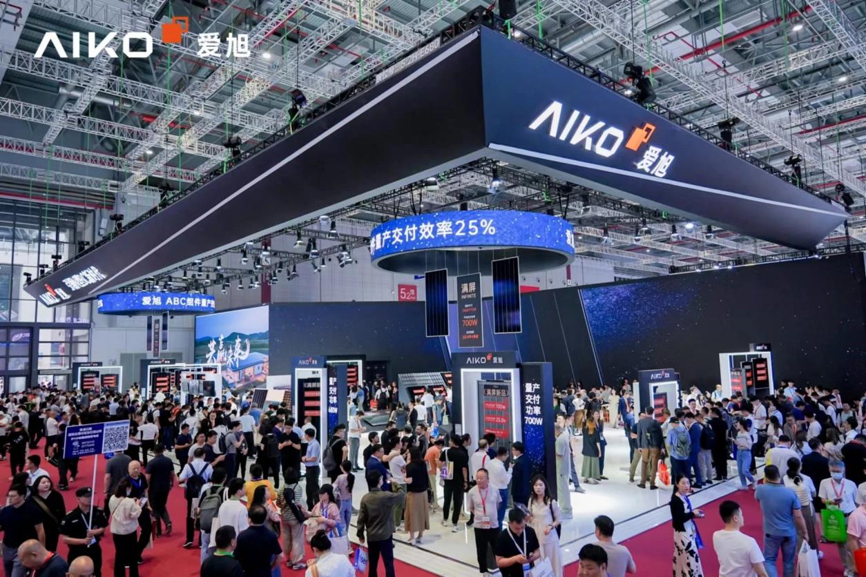 滿屏光伏組件來襲 愛旭開創N型ABC產業價值新時代