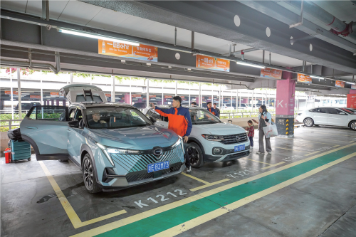 租車自駕游 領略異鄉年味