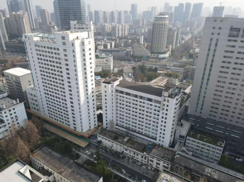 “五一”時節點滴耕耘 中建八局武漢同濟醫院病房改造建設及能力提升項目持續推進