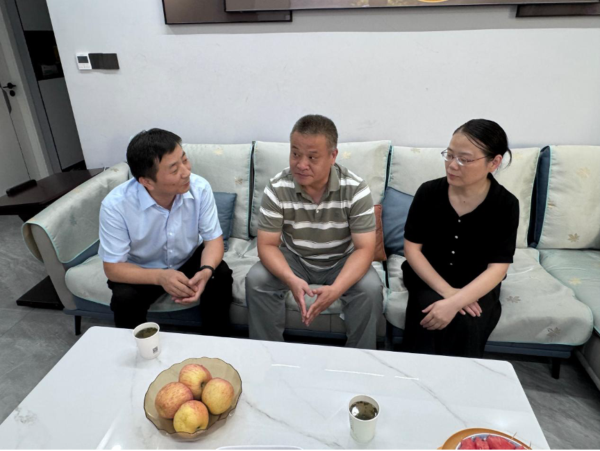 湖北浠水：廉政家訪“走親連心” 筑牢家庭廉潔“防火墻”