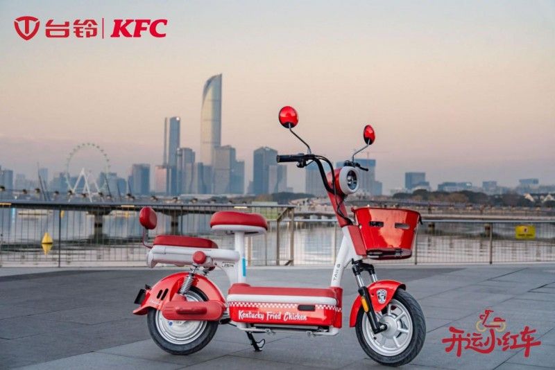 開運小紅車席卷街頭！臺鈴肯德基聯名嗨翻周末