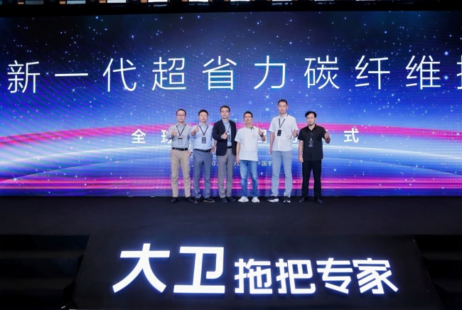 大衛“碳纖王”拖把實測：重量減輕52%，擠水省力58%，推拉省力10%